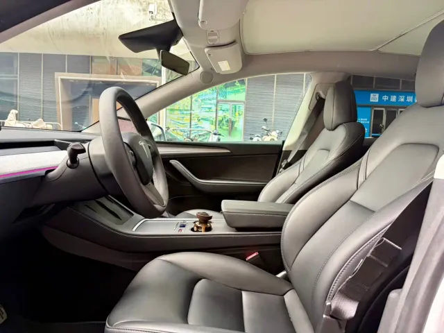 Tesla Model Y — Фото автомобиля 4