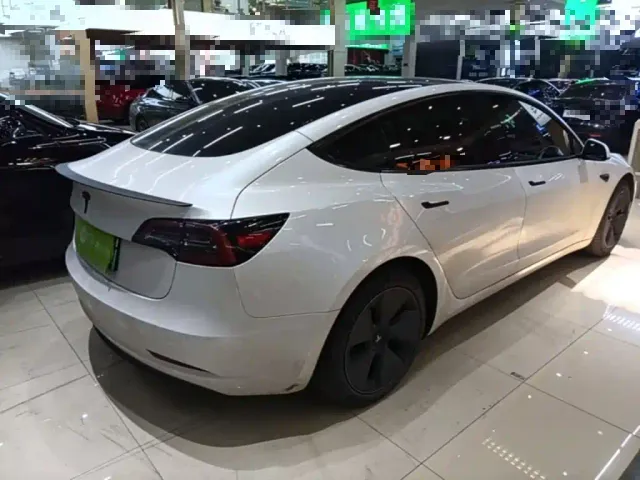 Tesla Model 3 — Фото автомобиля 6