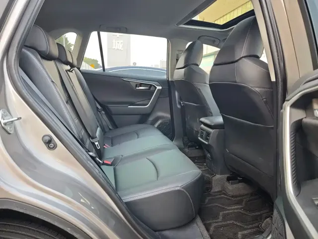 Toyota RAV4 — Фото автомобиля 9