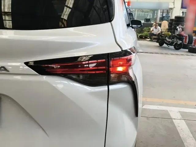 Toyota Granvia — Фото автомобиля 7