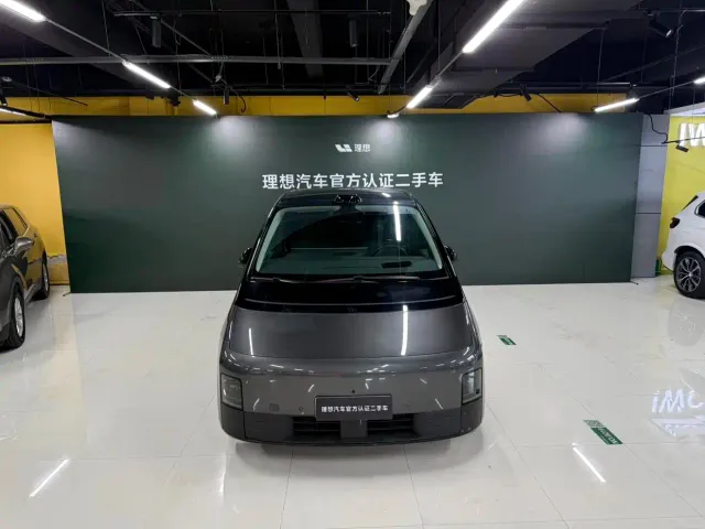 Li Auto MEGA — Фото автомобиля 2