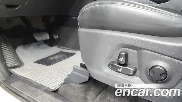 KG_Mobility_Ssangyong Rexton Новый Rexton Sport Khan Дизель 2.2 4WD — Фото автомобиля 28