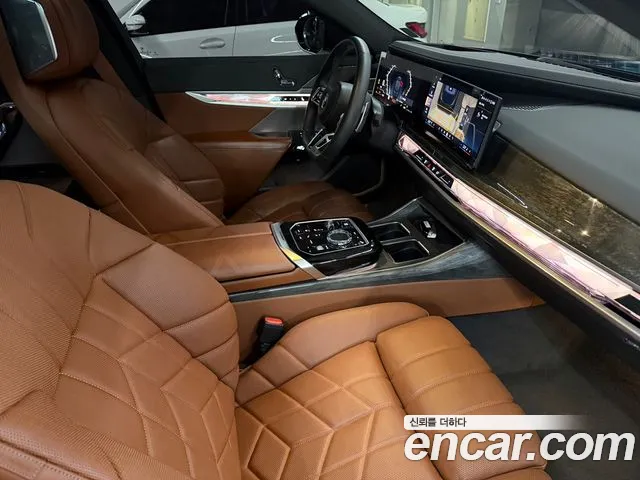 BMW 7 Series G70 — Фото автомобиля 13