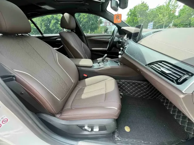 BMW 5 Series — Фото автомобиля 14