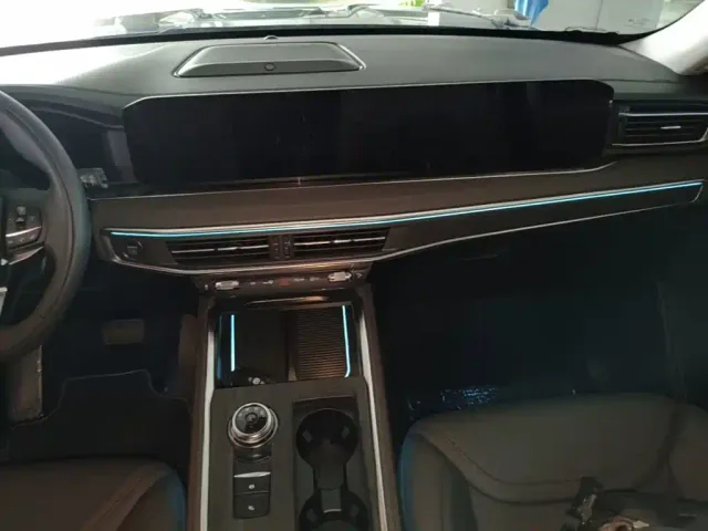 Ford Explorer — Фото автомобиля 12