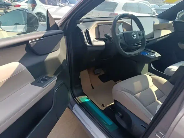 Volvo XC70 Plug-in Hybrid — Фото автомобиля 15