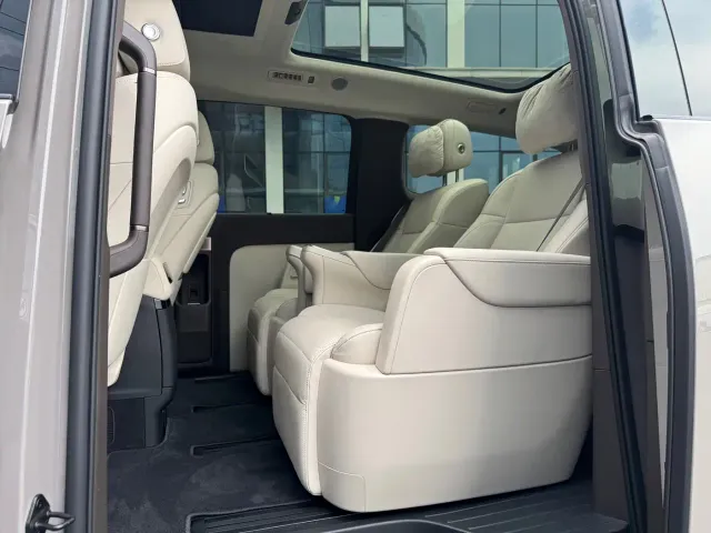 Li Auto MEGA — Фото автомобиля 8