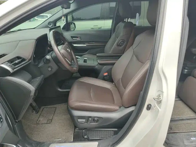 Toyota Sienna — Фото автомобиля 14