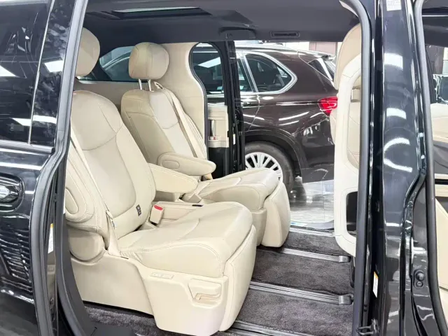 Toyota Sienna — Фото автомобиля 9