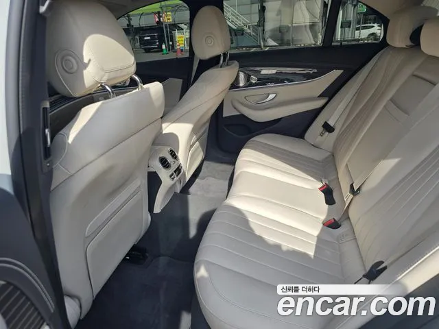 Mercedes-Benz E-Class — Фото автомобиля 13