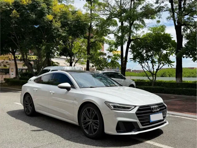 Audi Audi A7L 2023 45 TFSI quattro S-line Black Warrior Edition — Фото автомобиля 3