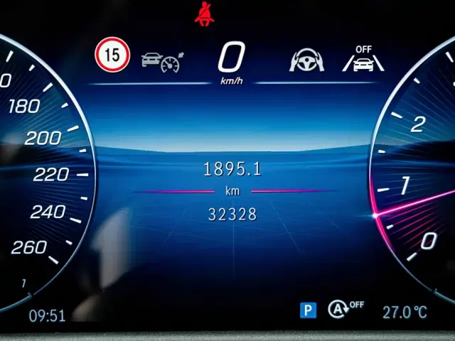 Mercedes-Benz E-Class — Фото автомобиля 10