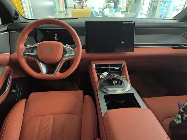 BYD Tang L — Фото автомобиля 9