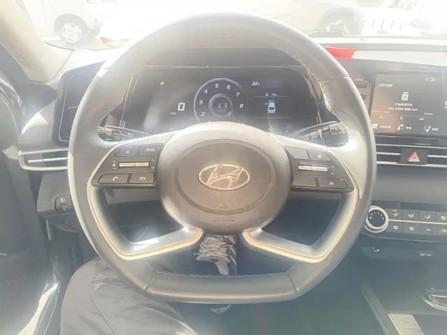 Hyundai Elantra — Фото автомобиля 10