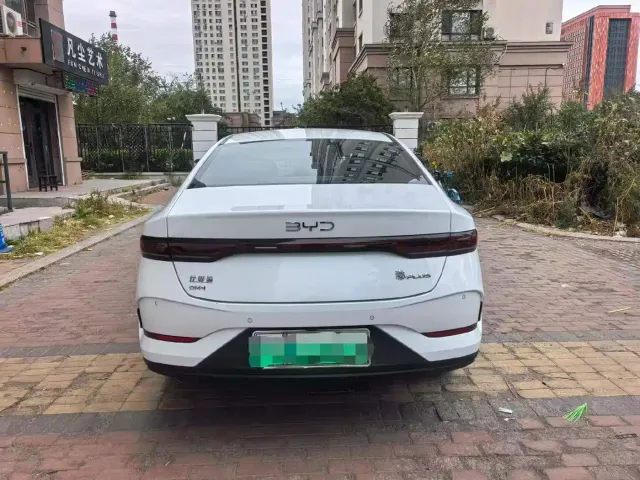 BYD Qin PLUS 2025 DM-i Smart Drive 55KM Leader — Фото автомобиля 8