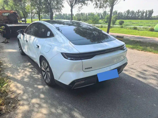 Geely Galaxy E8 — Фото автомобиля 6