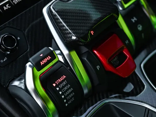 Lamborghini Urus — Фото автомобиля 14