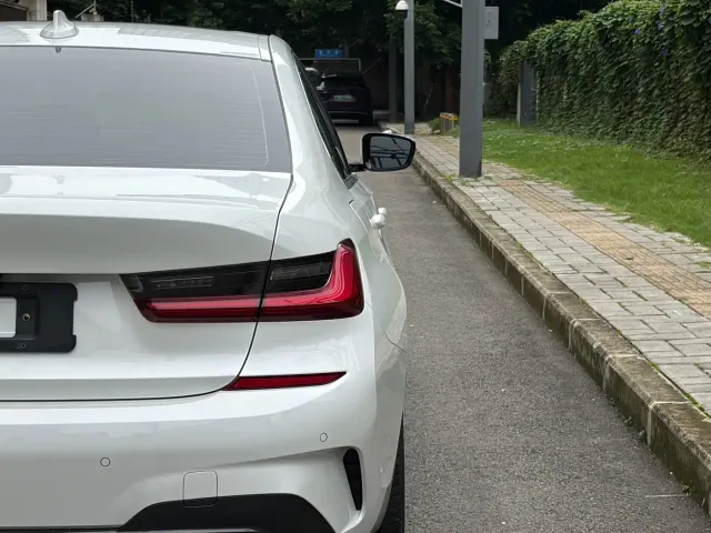BMW 3 Series — Фото автомобиля 18