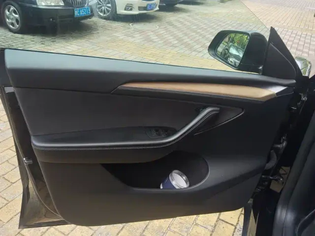 Tesla Model Y — Фото автомобиля 7