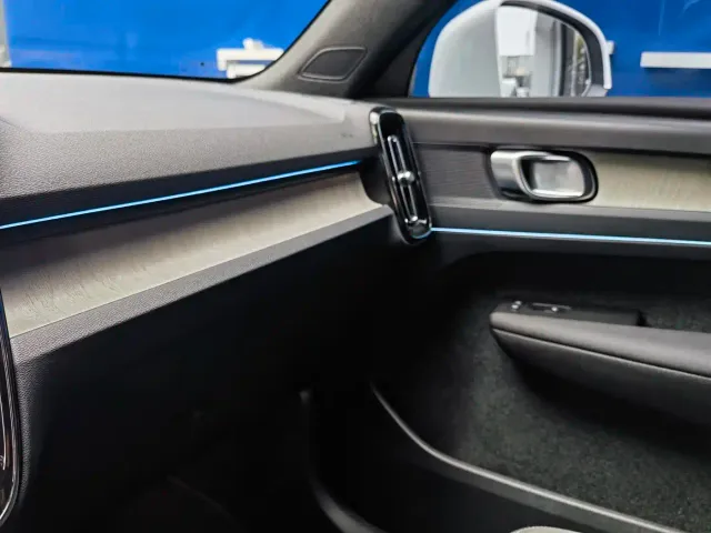 Volvo XC40 — Фото автомобиля 12