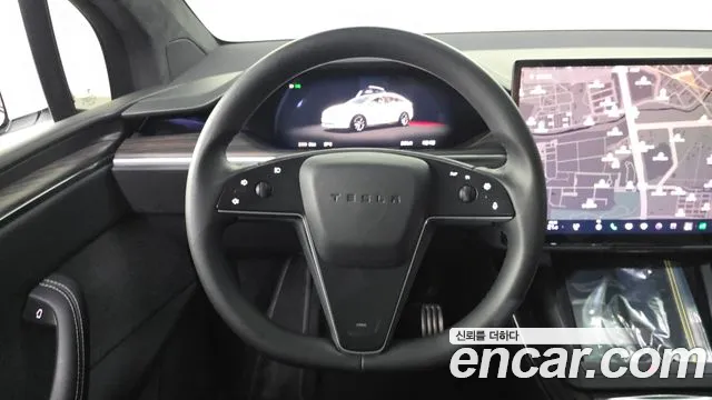 Tesla Model X — Фото автомобиля 13