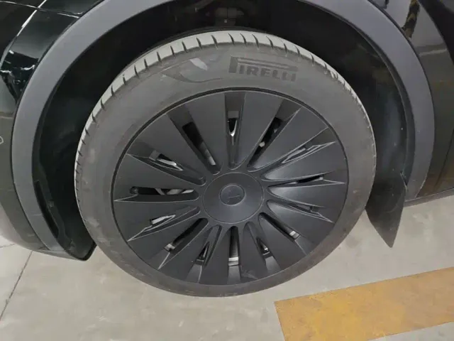 Tesla Model Y — Фото автомобиля 22