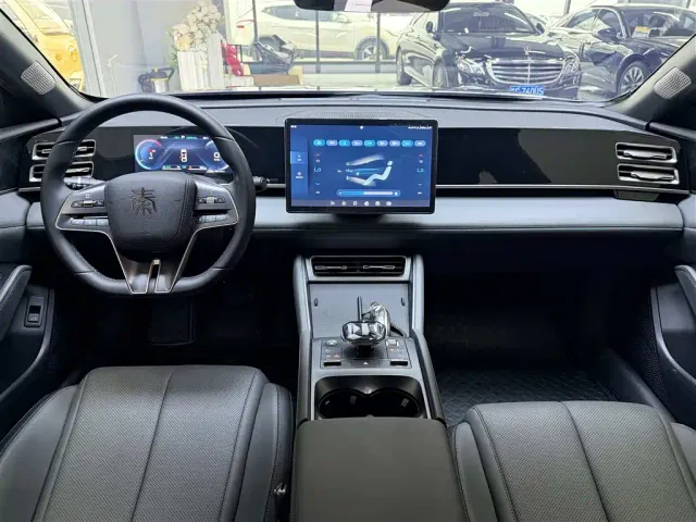 BYD Qin L — Фото автомобиля 15