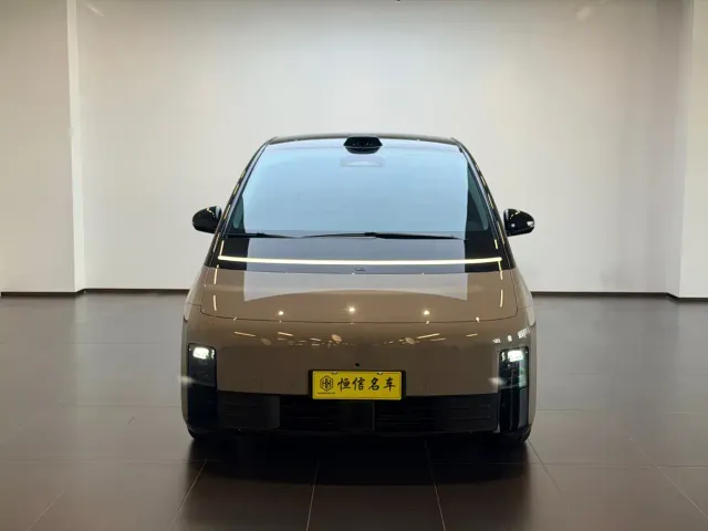 Li Auto MEGA — Фото автомобиля 2