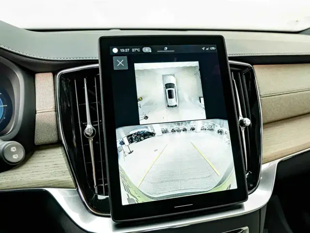 Volvo XC90 — Фото автомобиля 9