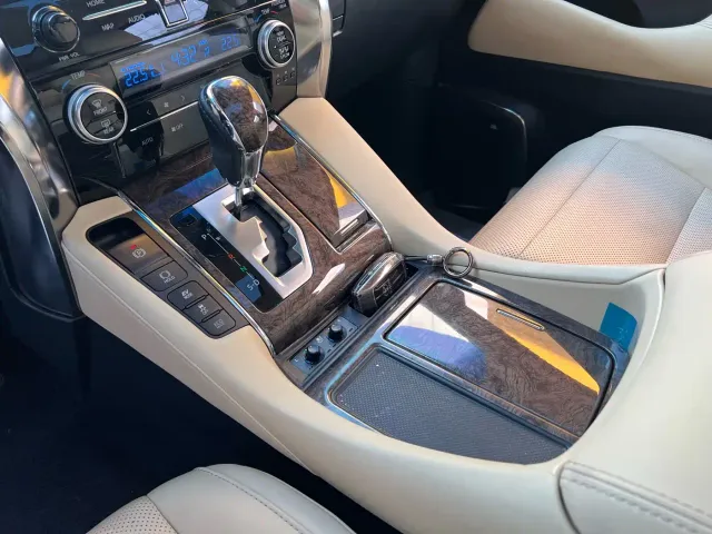 Toyota Vellfire — Фото автомобиля 6