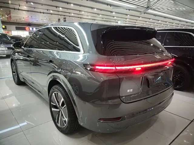 Li Auto L7 — Фото автомобиля 4
