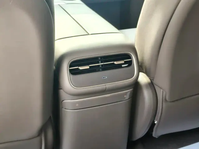 IM Motors LS6 — Фото автомобиля 14