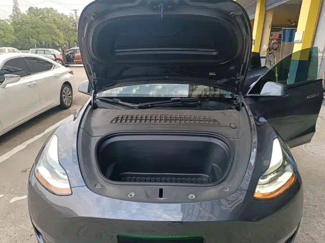Tesla Model Y — Фото автомобиля 19