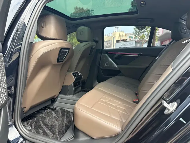 BMW 5 Series — Фото автомобиля 6