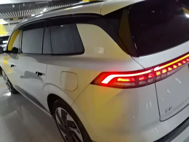 Dongfeng eπ 008 — Фото автомобиля 4
