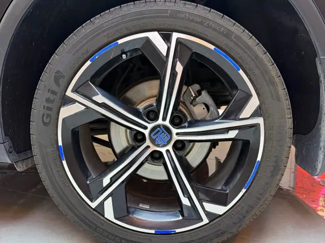 BYD Tang — Фото автомобиля 19