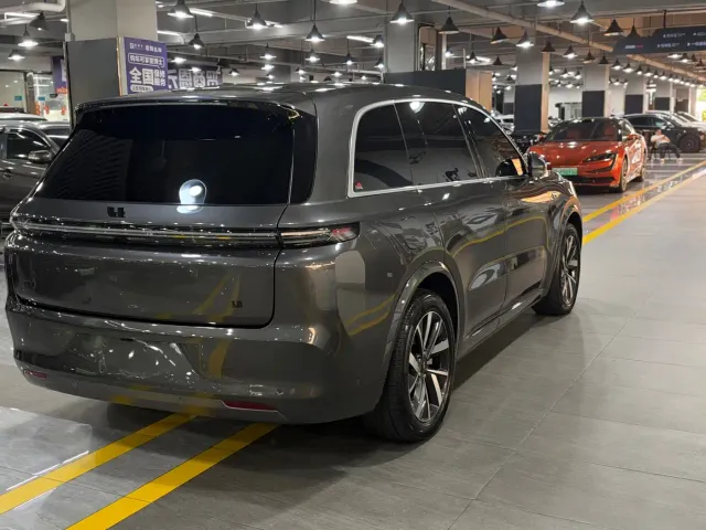 Li Auto L8 — Фото автомобиля 14
