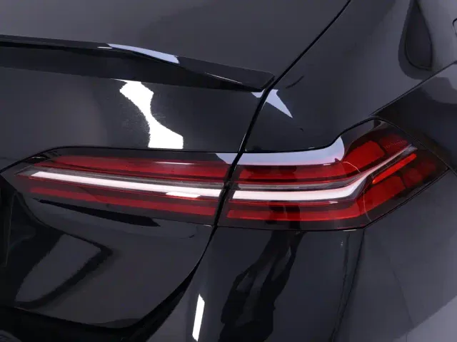 BMW 5 Series — Фото автомобиля 9