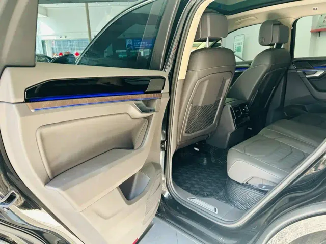 Volkswagen Touareg — Фото автомобиля 23
