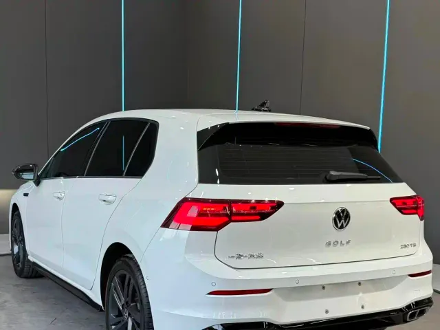 Volkswagen Golf — Фото автомобиля 6