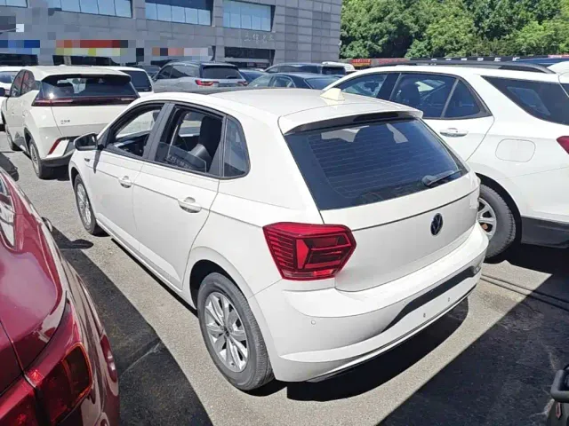 Volkswagen Polo — Фото автомобиля 4