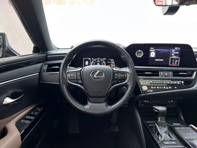 Lexus ES — Фото автомобиля 9