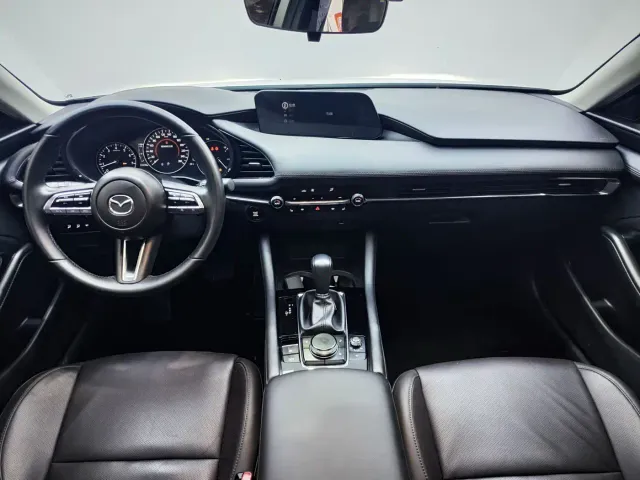 Mazda Axela — Фото автомобиля 8