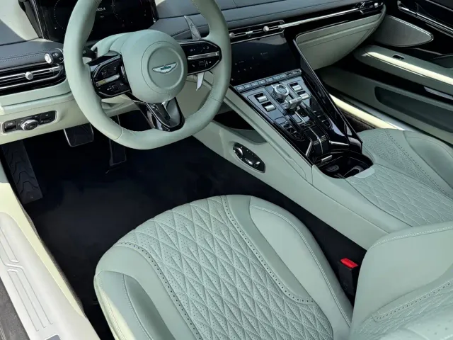 Aston Martin DB12 — Фото автомобиля 11