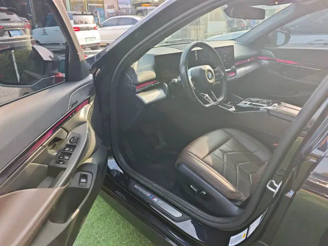 BMW 5 Series — Фото автомобиля 5