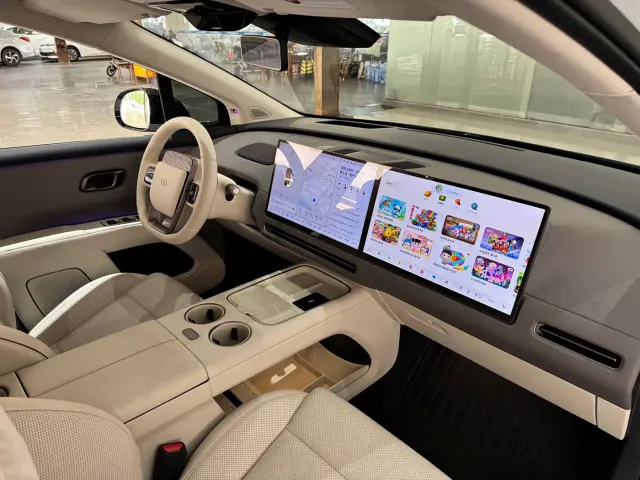 Li Auto i8 — Фото автомобиля 9