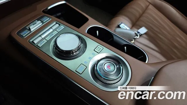 Genesis GV70 — Фото автомобиля 12