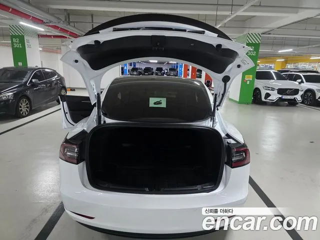 Tesla Model 3 — Фото автомобиля 6