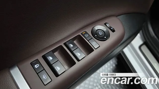 Hyundai Grandeur Grandeur (GN7) 2.5 Бензин 2WD — Фото автомобиля 26