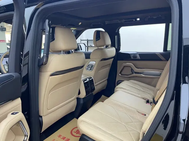 BYD FangChengBao Leopard 8 — Фото автомобиля 5